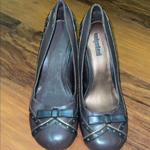 Unlisted women’s brown Vintage style heels